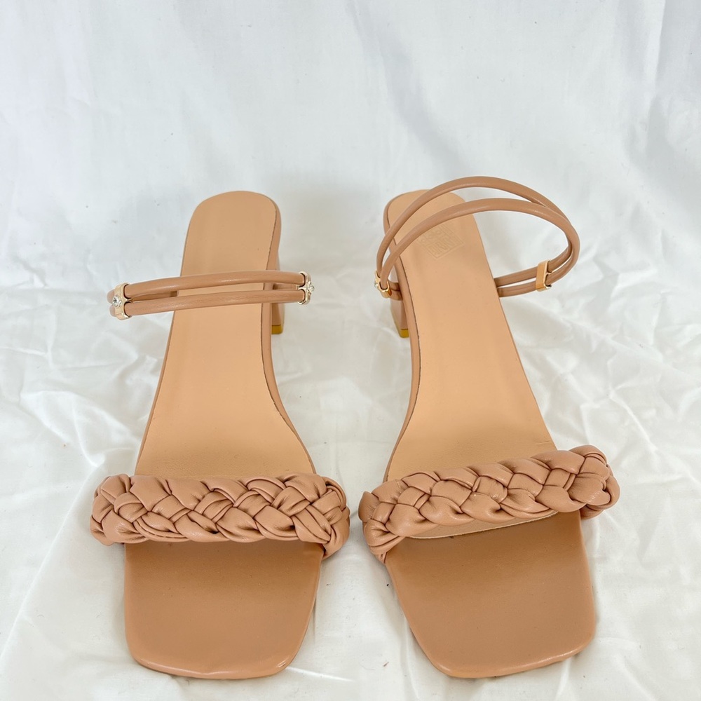 Women’s size 9 (EU 40) nude sandals